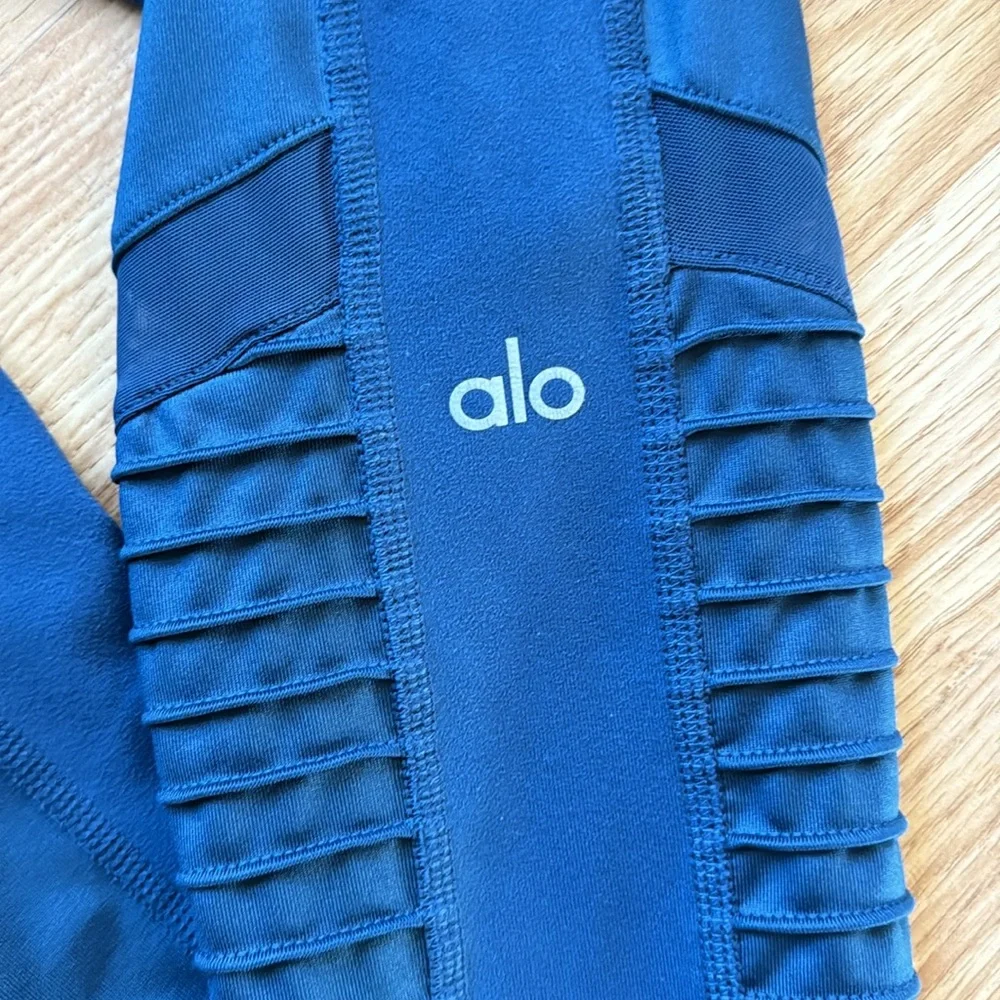 Alo Moto Leggings - size S